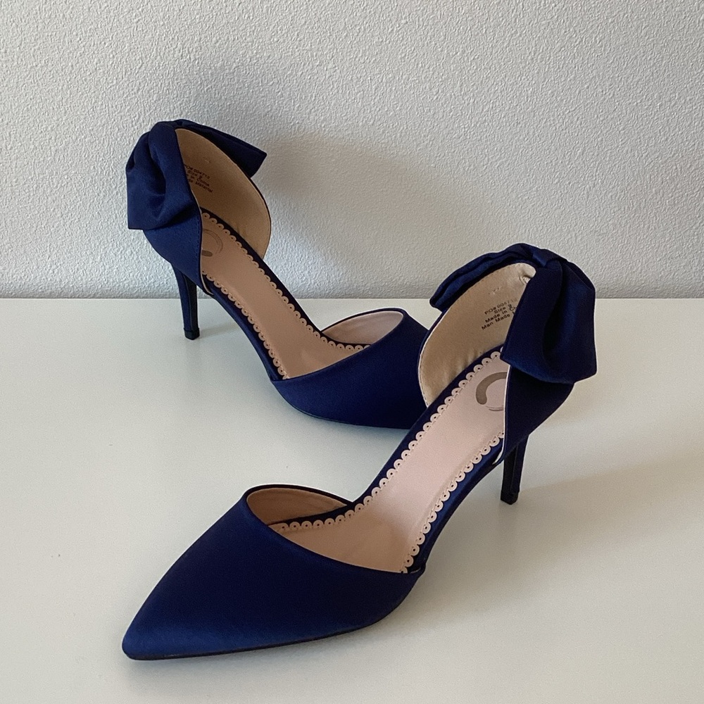 Elegant Navy Bow Pointed-Toe Heels